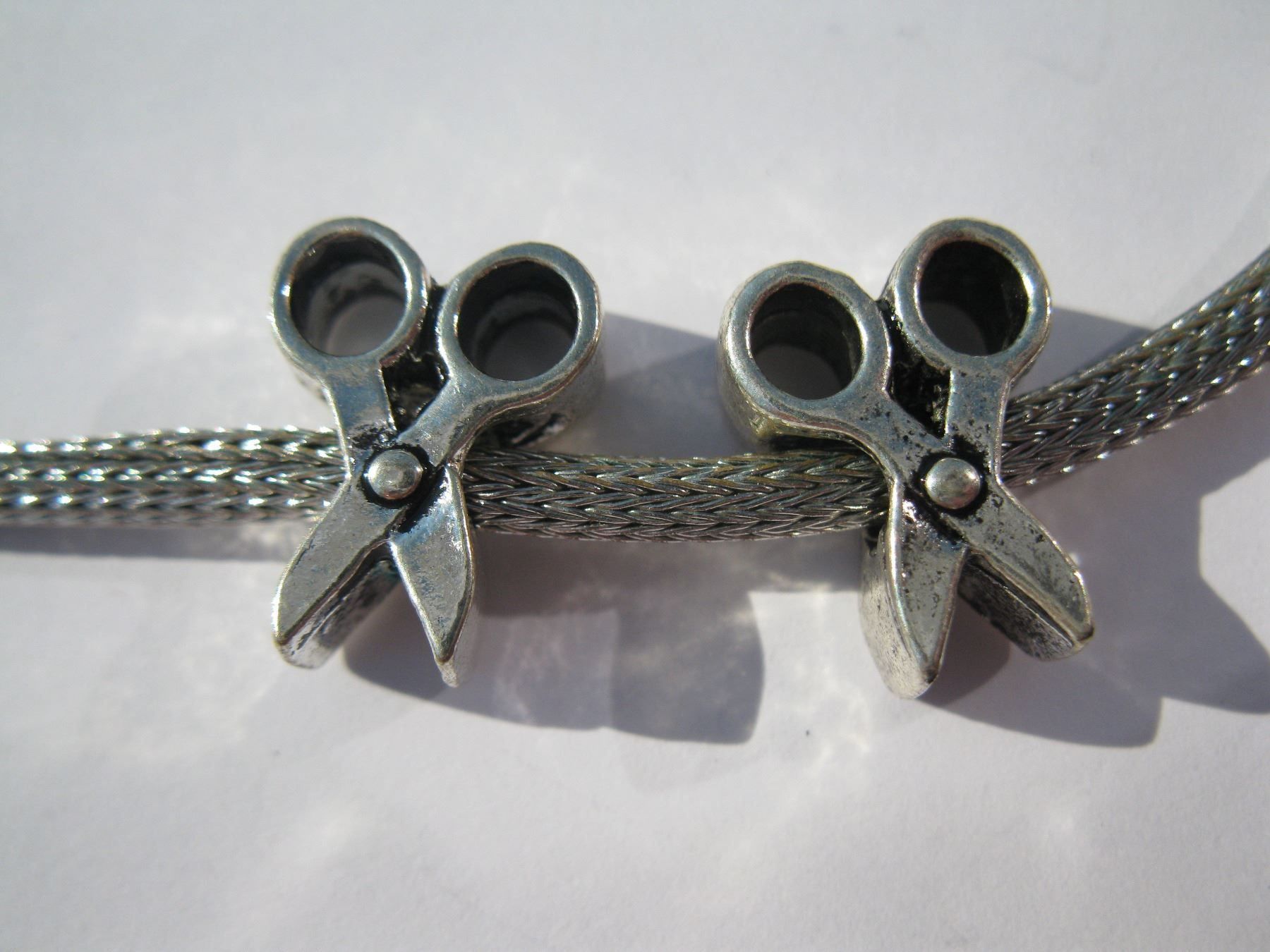 Perle (finte): 2 Metallperlen, Grosslochperlen, Beads Schere – Nuovo e nell'imballaggio originale da St. Margarethen TG venduto da LuanaKa