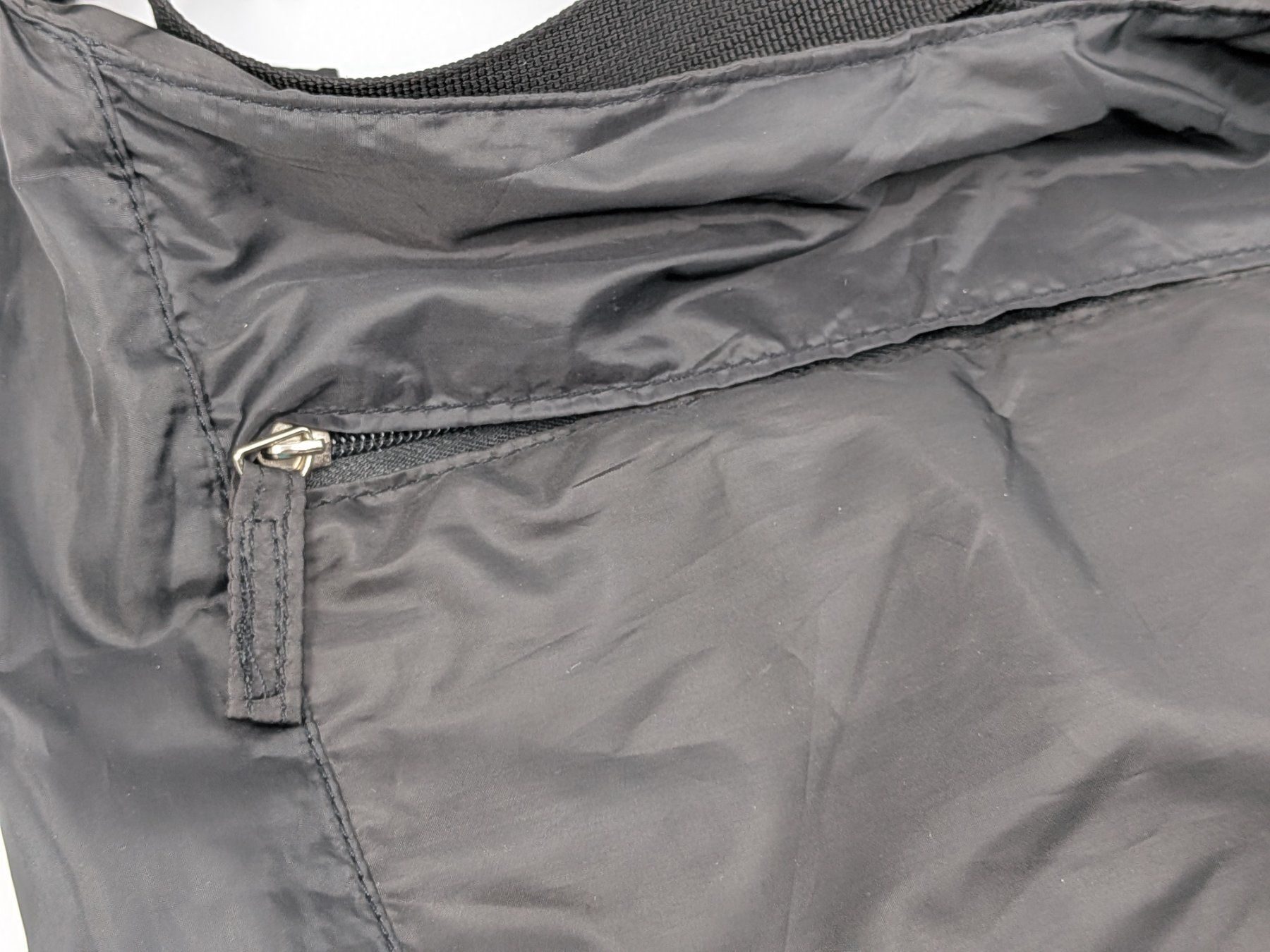 Taschen: Central Square schwarze Umhängetasche – Gebraucht aus Emmen von magelan 2