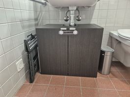 Waschbeckenunterschrank dunkelbraun mit Türen