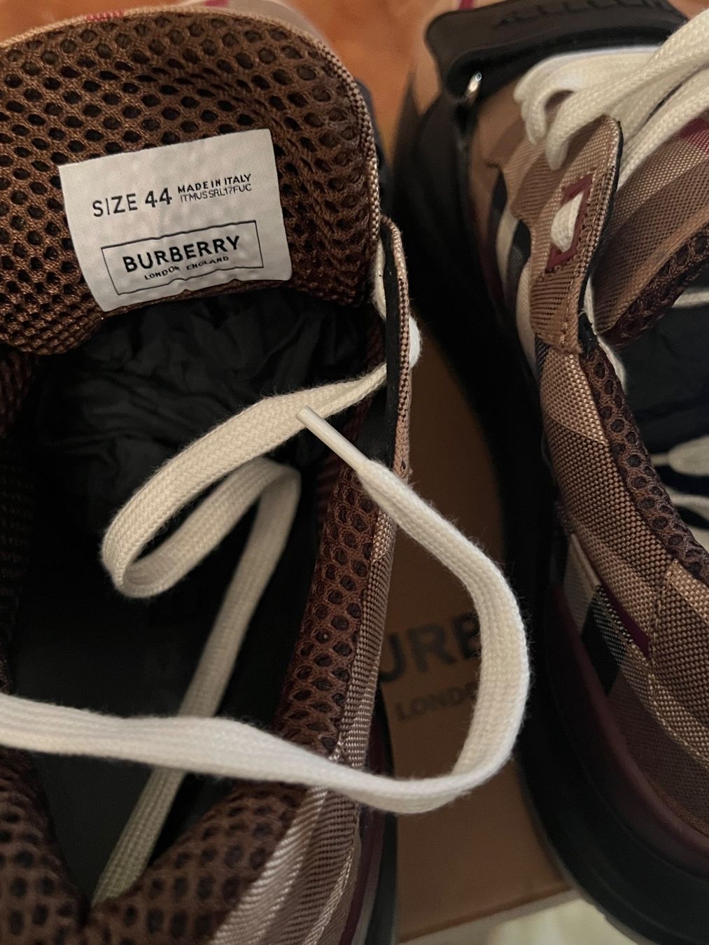 Burberry Herrenschuhe: Chaussures Burberry taille 44 – Neu und originalverpackt aus Monthey von Joseph-29 5