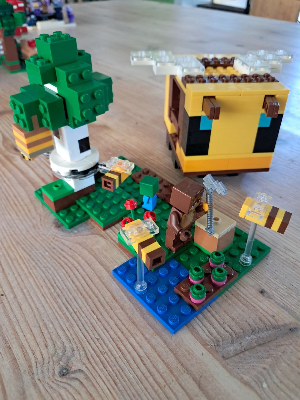 Lego Jeux de construction: Lego Minecraft  das Bienenhaus – D'occasion à Hellbühl par Miller13 1