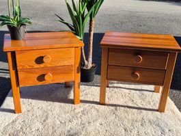 2 tables de nuit en pin années 1970 style scandinave