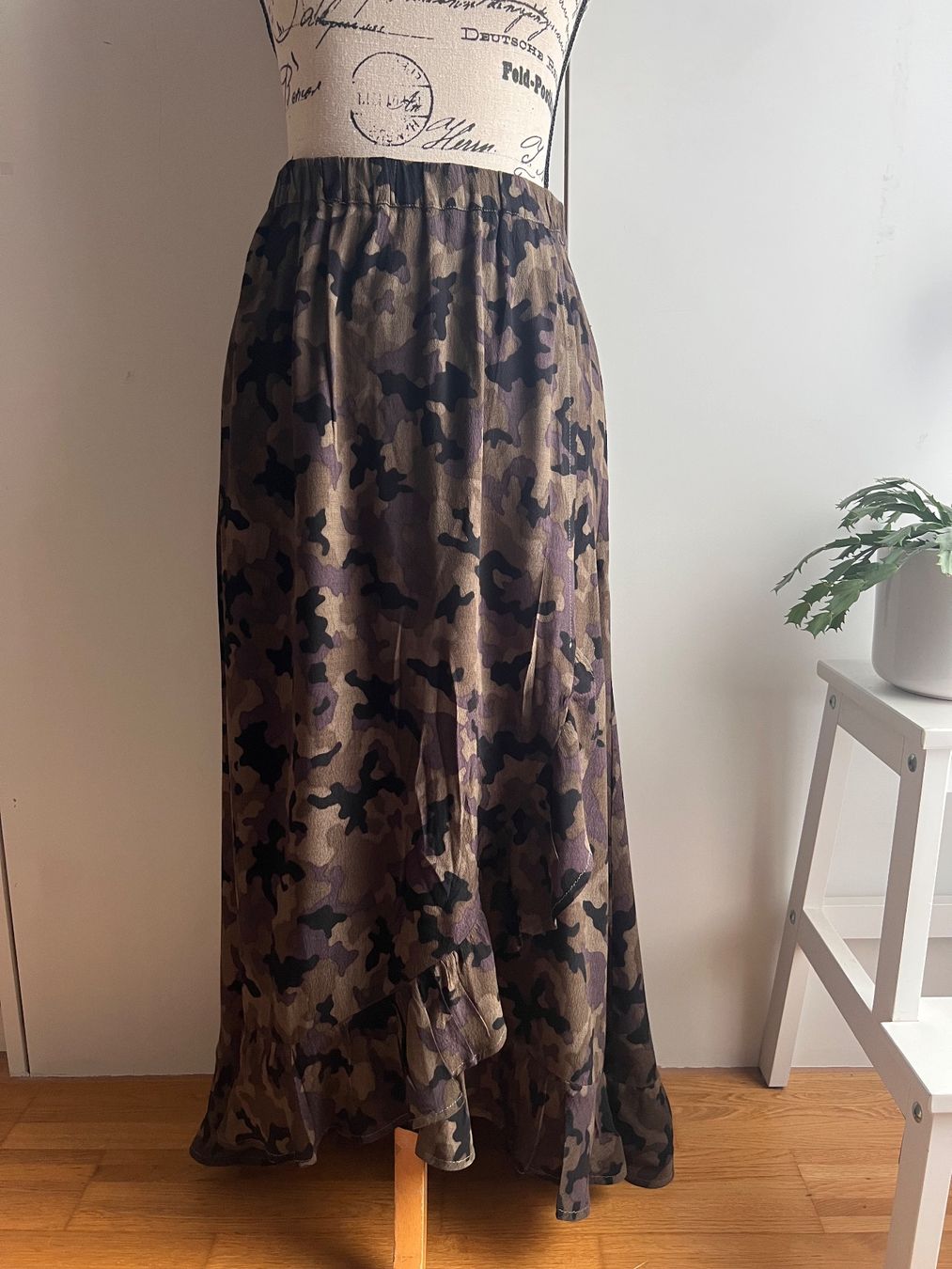 Gonne: Maxi Wrap Rock Camouflage-Muster Grösse S – Usato da Hünenberg See venduto da mississauga