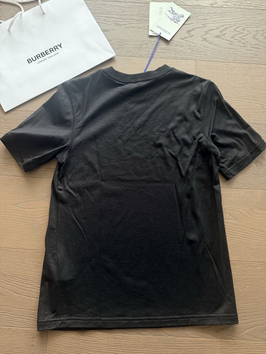 Burberry T-Shirts: Burberry black Tshirt  – Neu und originalverpackt aus Melide von Nikola-123 4