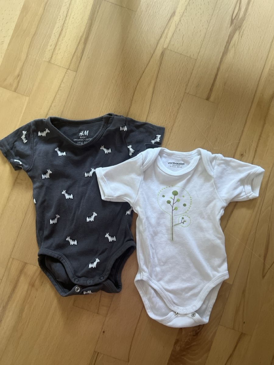 H&M Lotti & Set di vestiti: 2 Bodys Kurzarm H&M und Vertbaudet Grösse 62 – Usato da Zürich venduto da Jakomo007