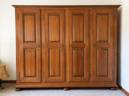 Kleiderschrank Holz massiv 4-türig – 236 cm breit