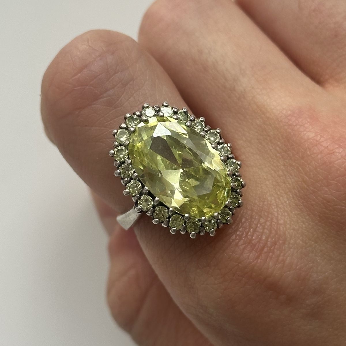 Anelli: Massive Silber 925 Peridot Solitär Ring  – Usato da Givisiez venduto da dor_xb9k