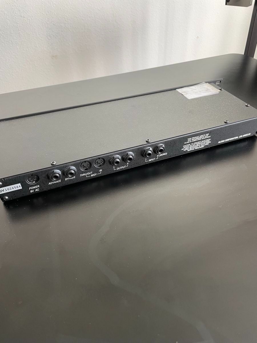 Alesis Musikinstrumente: Alesis Quadraverb Plus Digitaler Effektprozessor Rack Mount – Gebraucht aus Zürich von  3