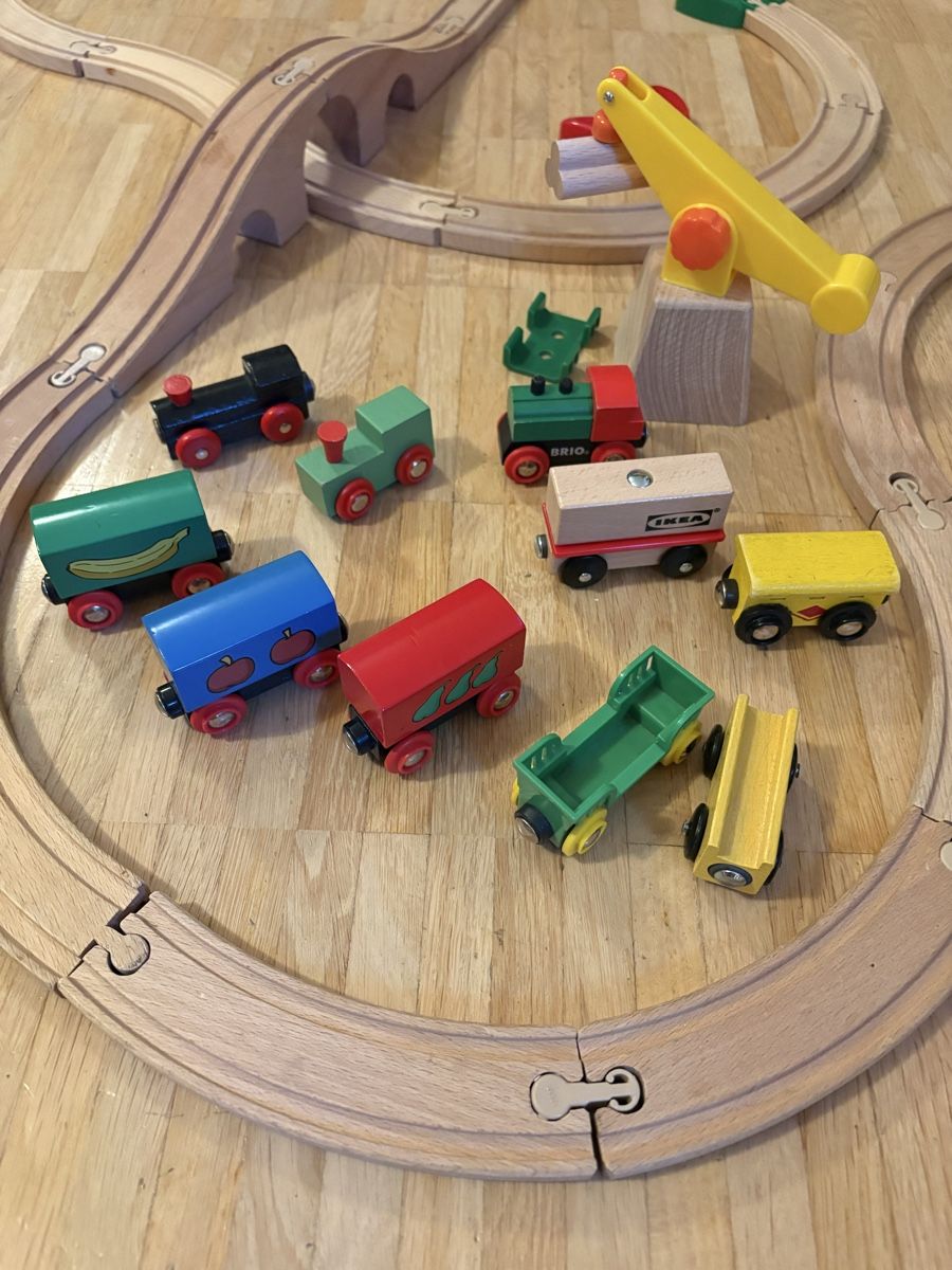 Brio Spielzeuge: Brio and Ikea wood Train Set  and Storage Bo – Gebraucht aus Nyon von Iamher 2