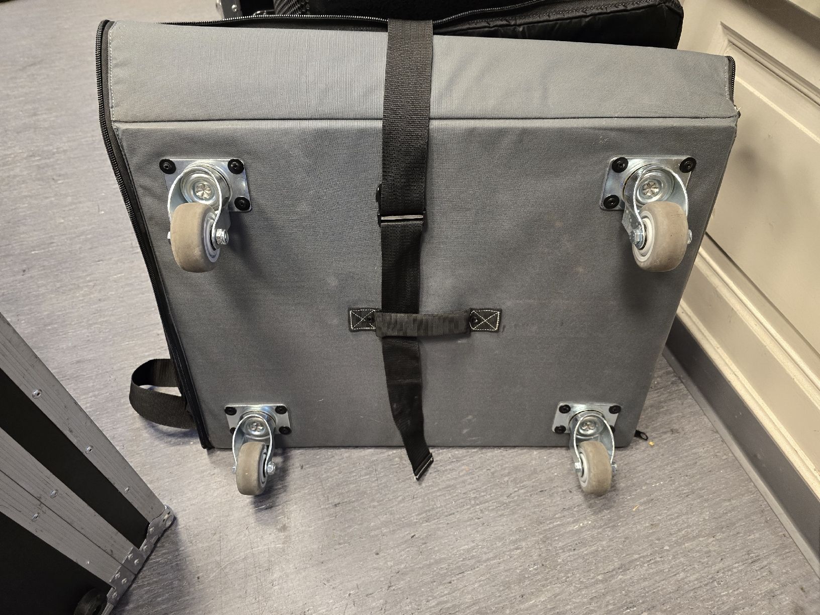 HK Audio Casse acustiche: HK Audio Lucas 2K18 SUBWOOFER Roller Bag – Usato da Zürich venduto da Roy-Events-Zurich
