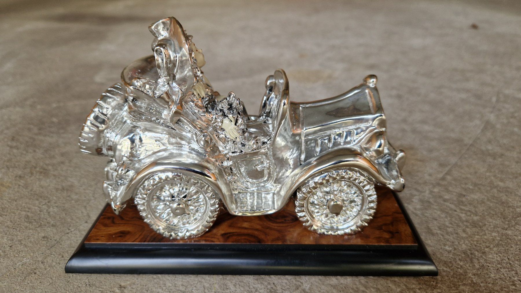 Statuette: Silber Hochzeitspaar im Oldtimer – Nuovo (secondo la descrizione) da Laufen venduto da nostalgie0811