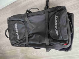 Dakine Reisetasche mit Rollen schwarz, gebraucht.