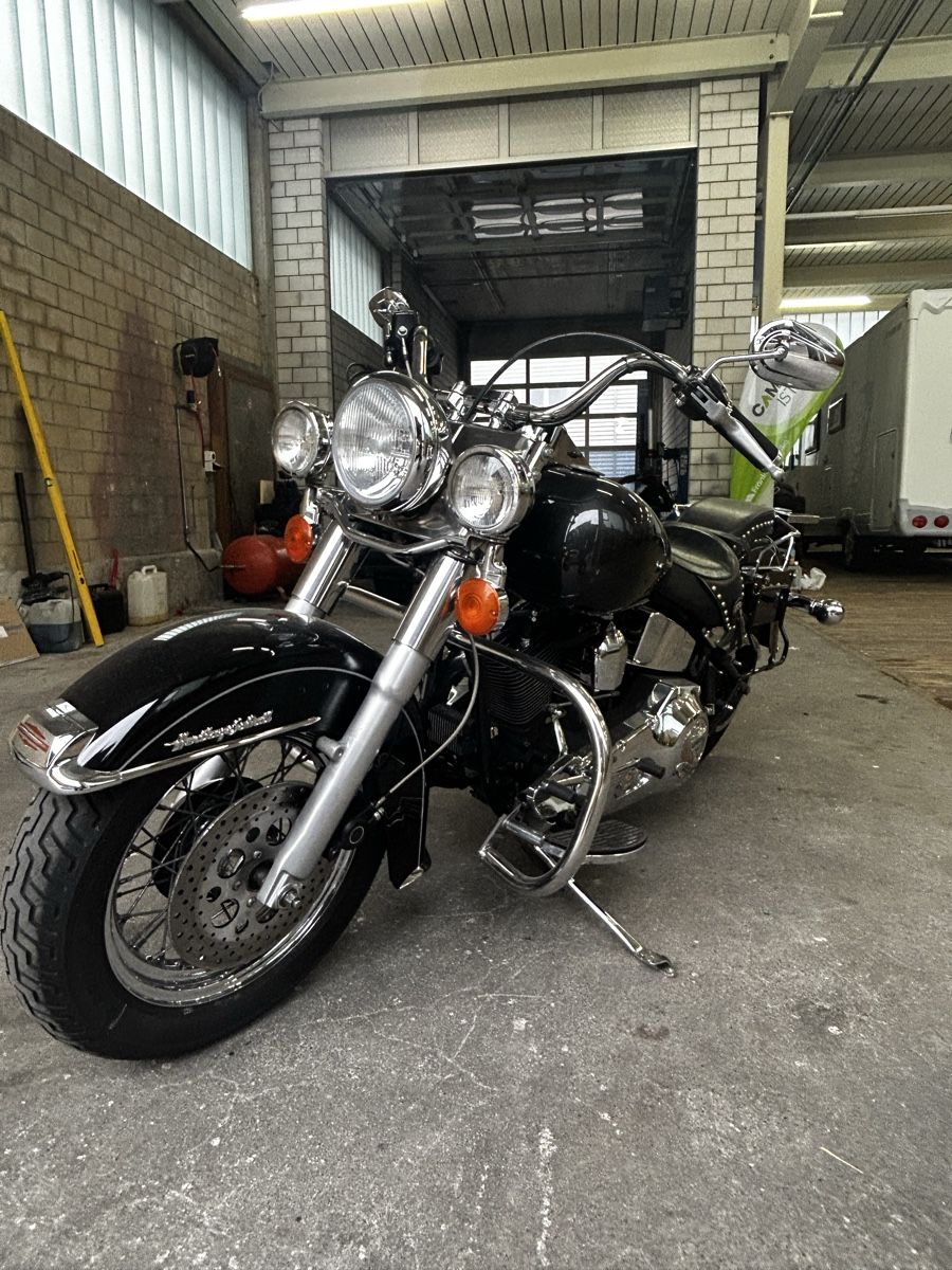 Harley-Davidson Chopper: Harley-Davidson FLSTC HSC, mit revidiertem Motor. – Usato da Frauenfeld venduto da Yoda2umi