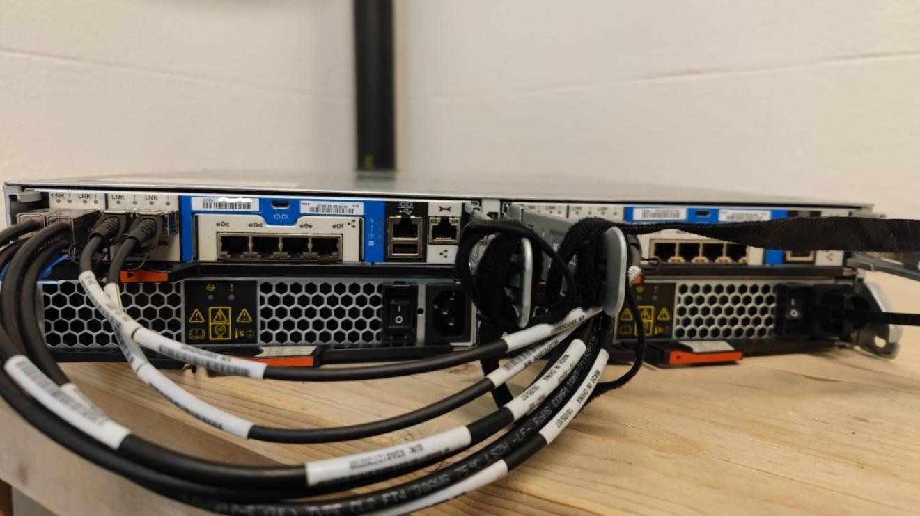 Server: 🔥 NetApp FAS-2750 Storage Array – Usato da Zürich venduto da initfour 1