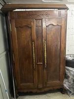 Armoire ancienne en bois massif de cerisier