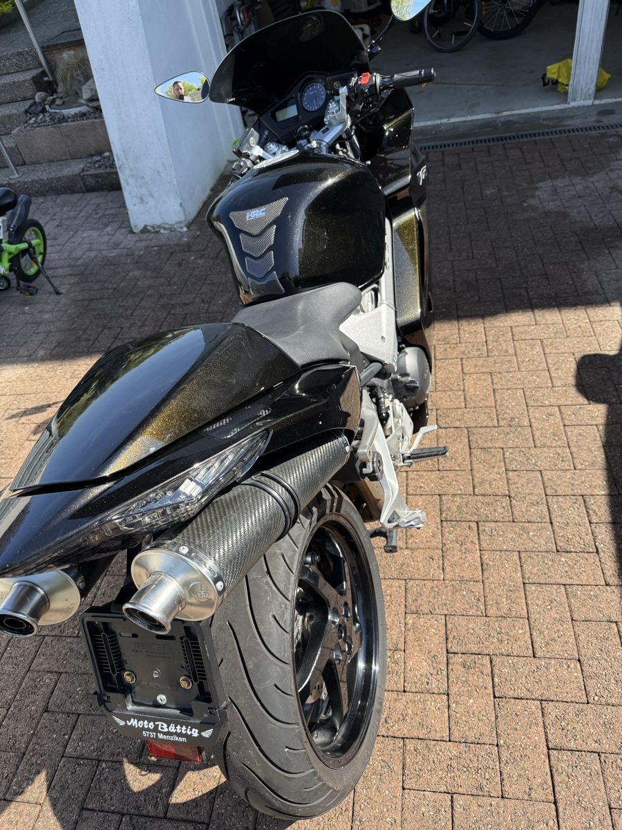 Honda Touring: Honda VFR 800 VTEC ABS – Usato da Waltenschwil venduto da Daytona056 1