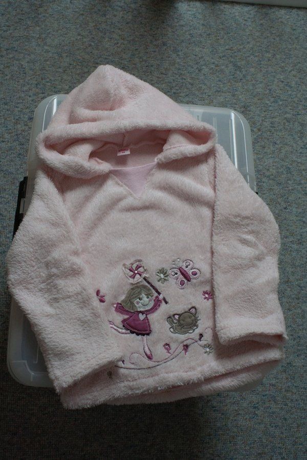 Maglioni & Felpe: Flauschiger, leichter Pulli, Gr. 98 – Usato da Gossau ZH venduto da Roli1 2