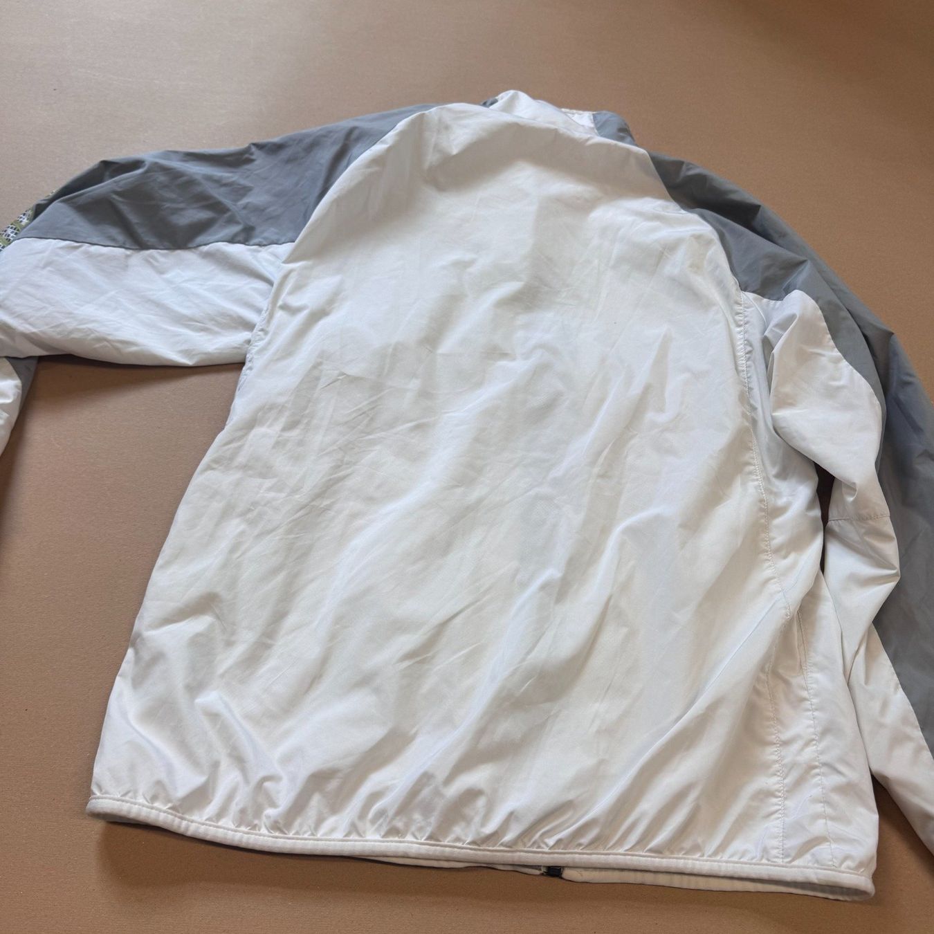 Nike Vestes: Nike Air athletic white track jacket – D'occasion à St. Gallen par sourced_limited 4
