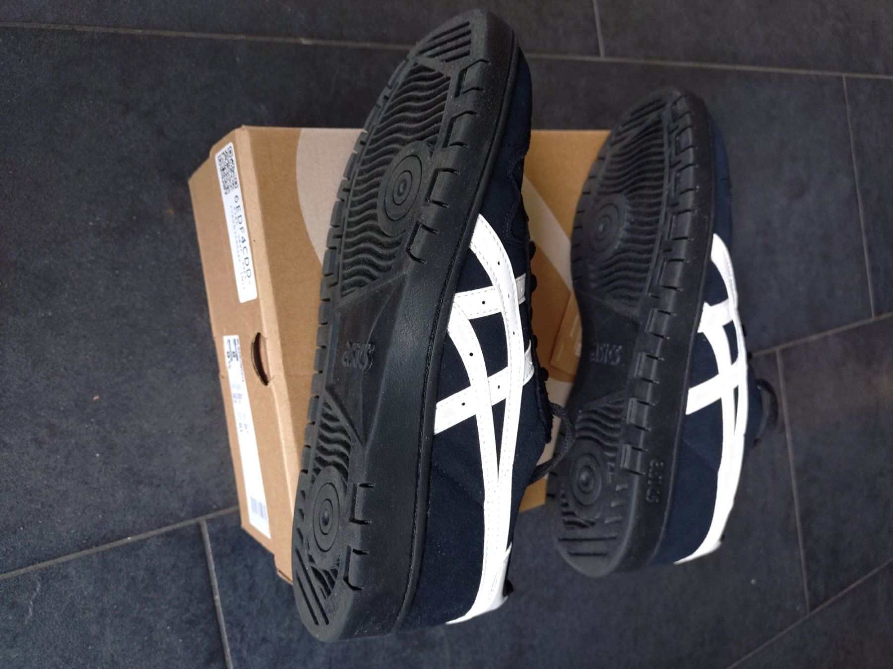 Asics Scarpe da uomo: NEU: Asics JAPAN PRO BLACK/WHITE Grösse 41.5 – Nuovo e nell'imballaggio originale da Aesch BL venduto da Brausy76 2