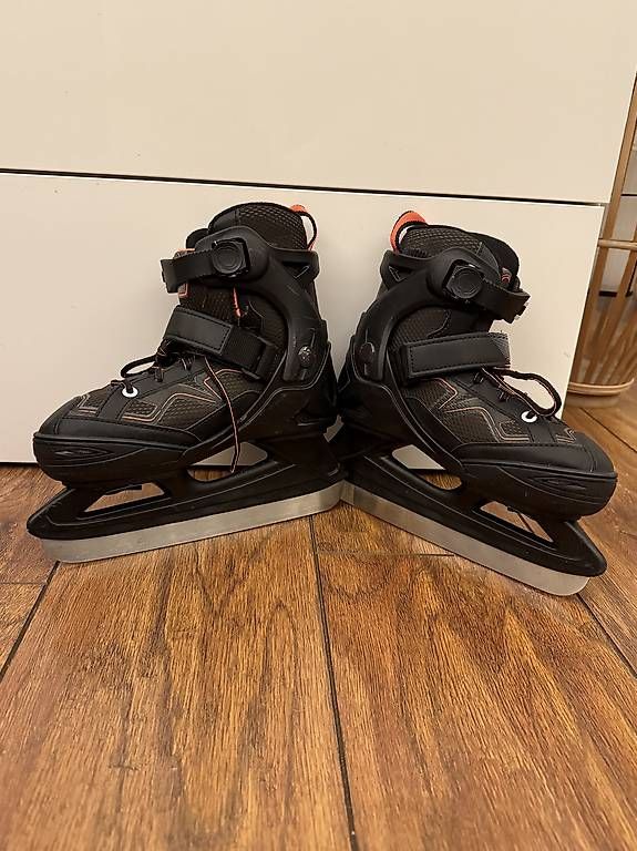 Pattini da ghiaccio: Patin à glace réglable enfant  – Usato da Lausanne venduto da nat_h2gw