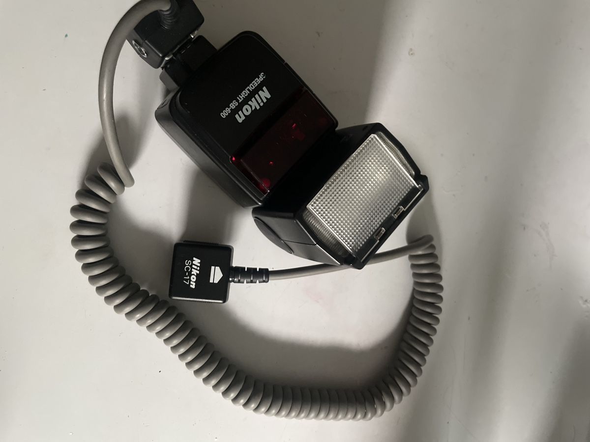 Nikon Flash: Nikon sb 600 Blitz mit sc17 Blitzkabel – Usato da Thun venduto da Villawisteria 2