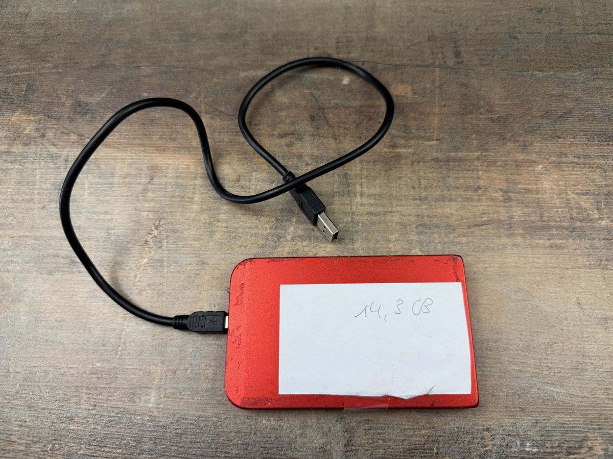 Disques durs: Externe Festplatte rot 14.3 GB  – D'occasion à Hallau par R.R.91