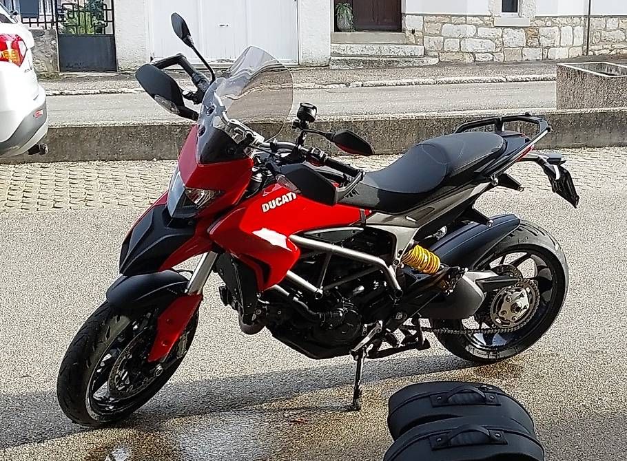 Strada: Moto Ducati Hypermotard 821 – Usato da Cernier venduto da Dgege-L