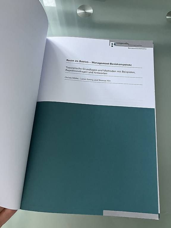 Libri: Compendio Recht im Betrieb – Usato da Wünnewil venduto da thomas1093 1