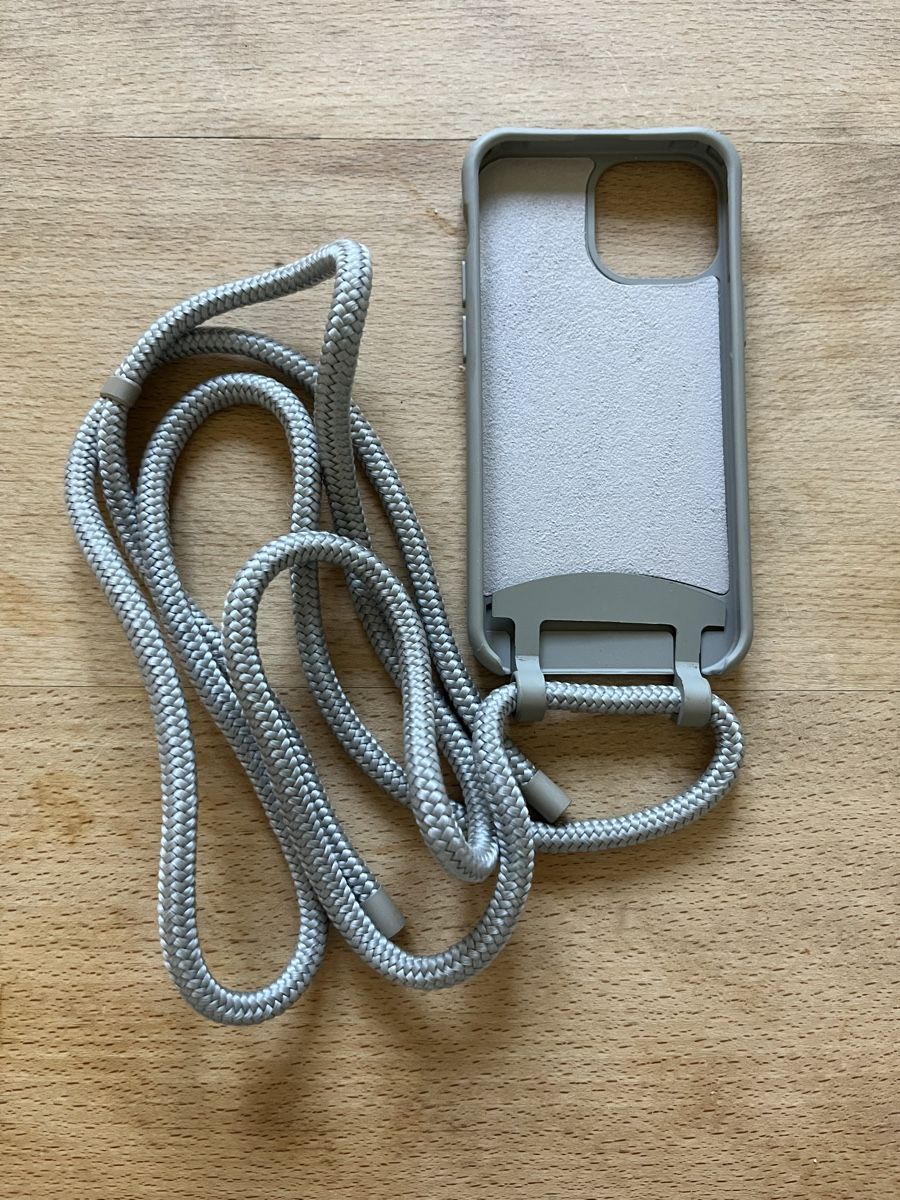 Apple Covers & Schutzfolien: Iphone 13 mini, Handyhülle mit Kette, grau – Gebraucht aus Luzern von lau_m6df 1