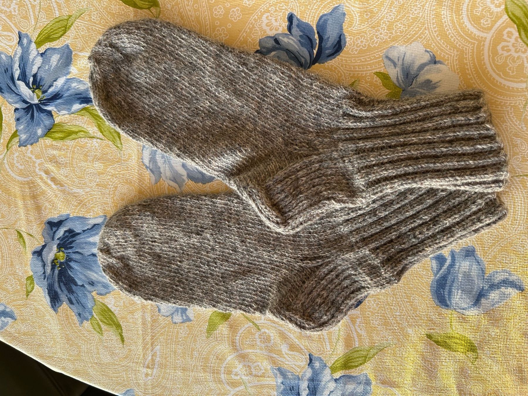 Socken: 100% Schurwolle Socken Herr 41/42 hellgrau handgestrickt – Neu und originalverpackt aus Wolfhausen von Antilope01 1