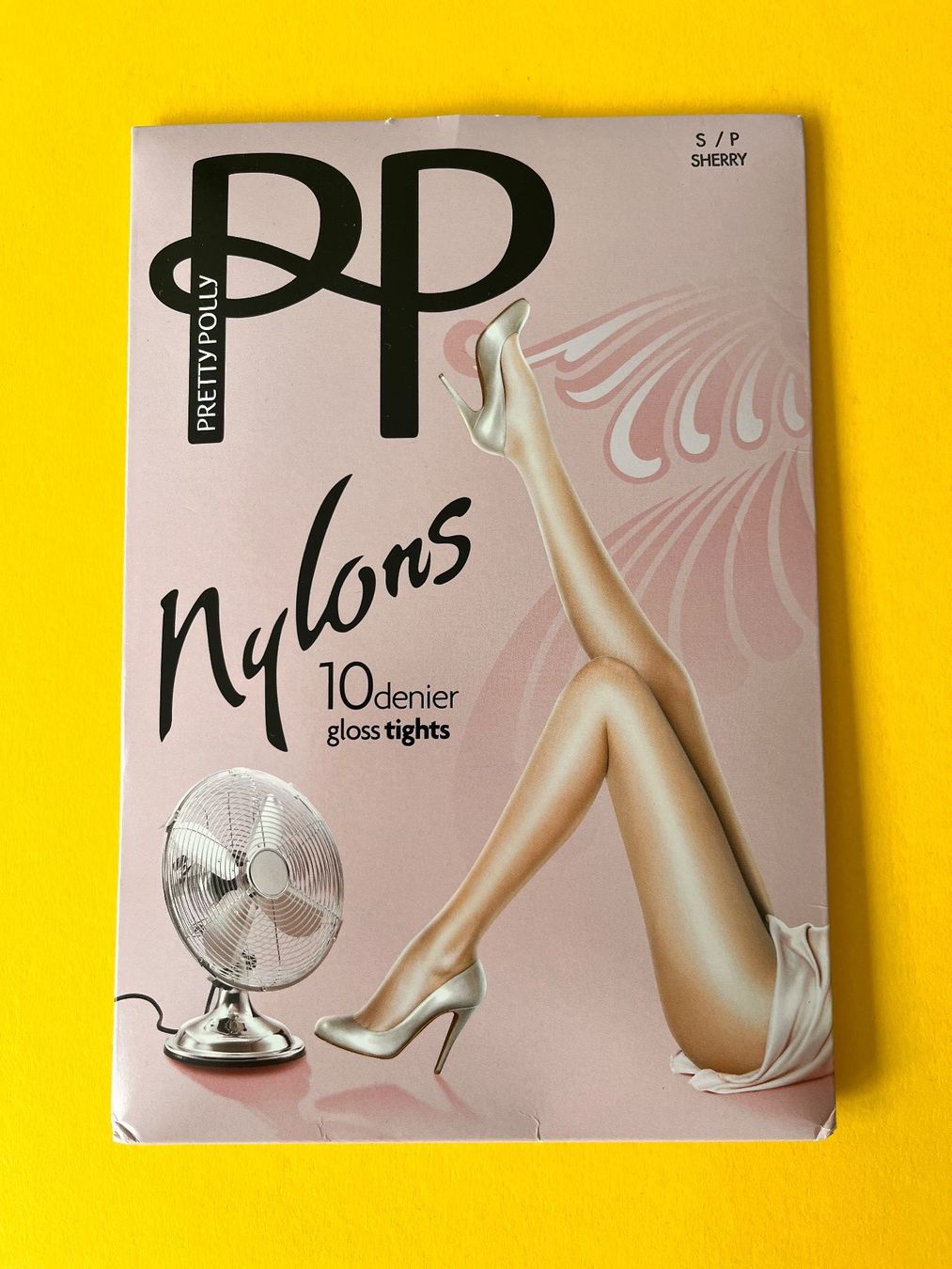 Strümpfe & Strumpfhosen: PRETTY POLLY, PP Nylons, Strumpfhose, Grösse S, Farbe Braun – Neu und originalverpackt aus Rudolfstetten von gst_g7xl