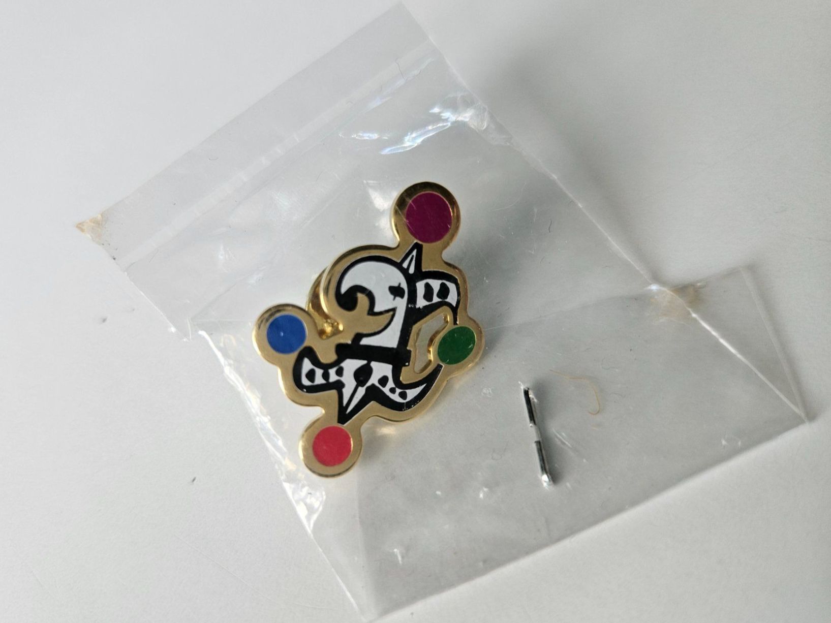 Placchette & Badge: Pin's Carnaval – Nuovo e nell'imballaggio originale da Echandens venduto da annegug