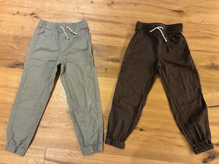 2 H&M Jogger Hosen Grösse 122 braun und oliv / wie neu