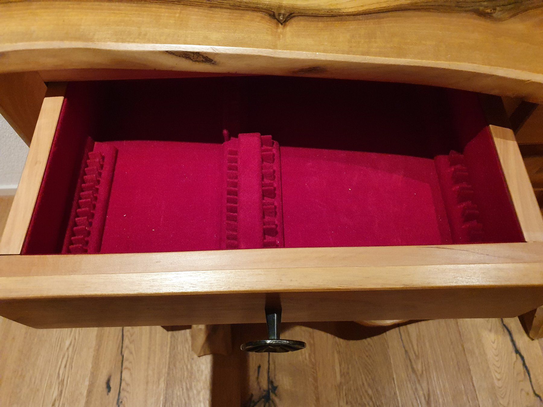 Credenze: Engadiner Buffet aus schweizer Nussbaum – Usato da Einsiedeln venduto da M.Aurel 3