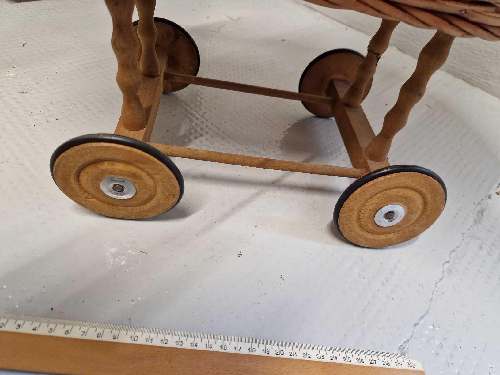 Carrozzine per bambole: Puppenstubenwagen mit Einlage – Usato da Basel venduto da Luckyvrena 1