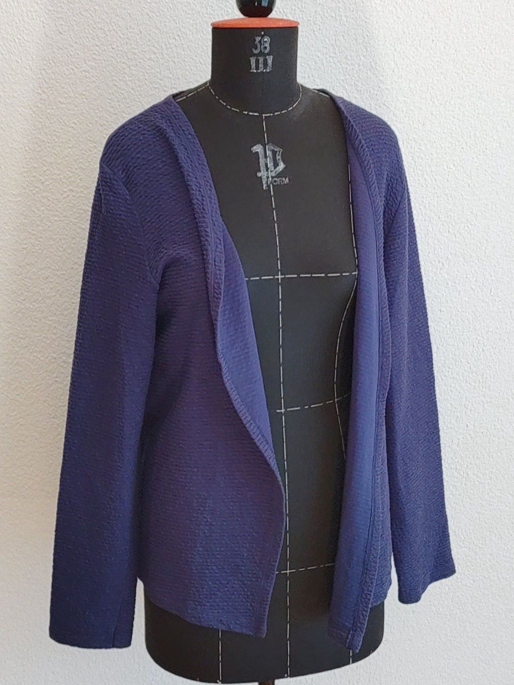 Giacche: Dunkelblaue Strickjacke, Grösse 44-46 – Usato da Strengelbach venduto da Phorensic_30 4