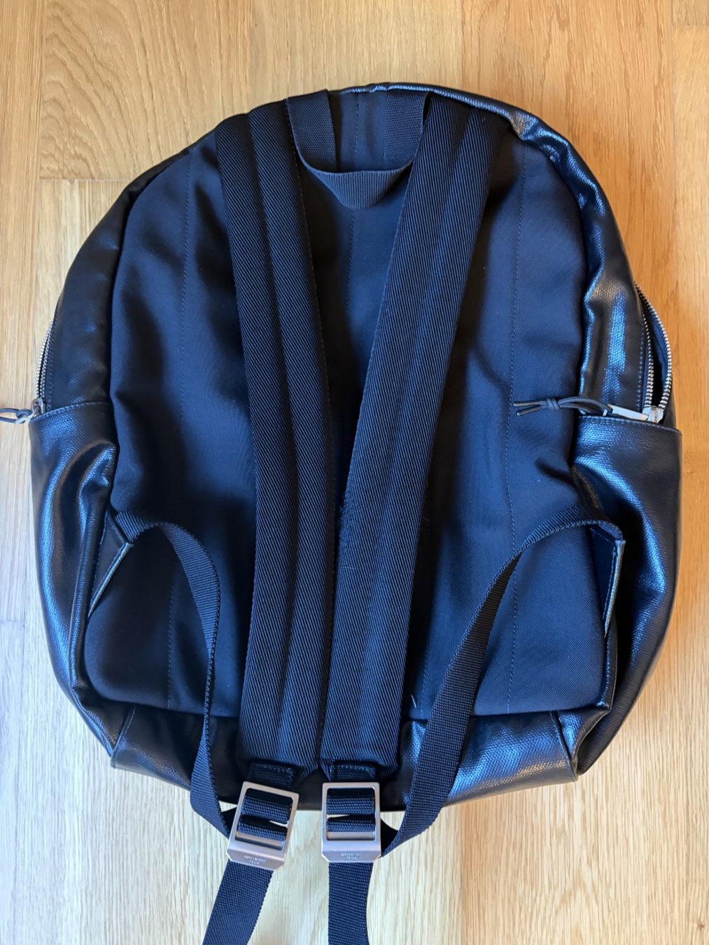 Saint Laurent Zaini: Yves Saint Laurent Rucksack – Usato da Zug venduto da illuminared58 2