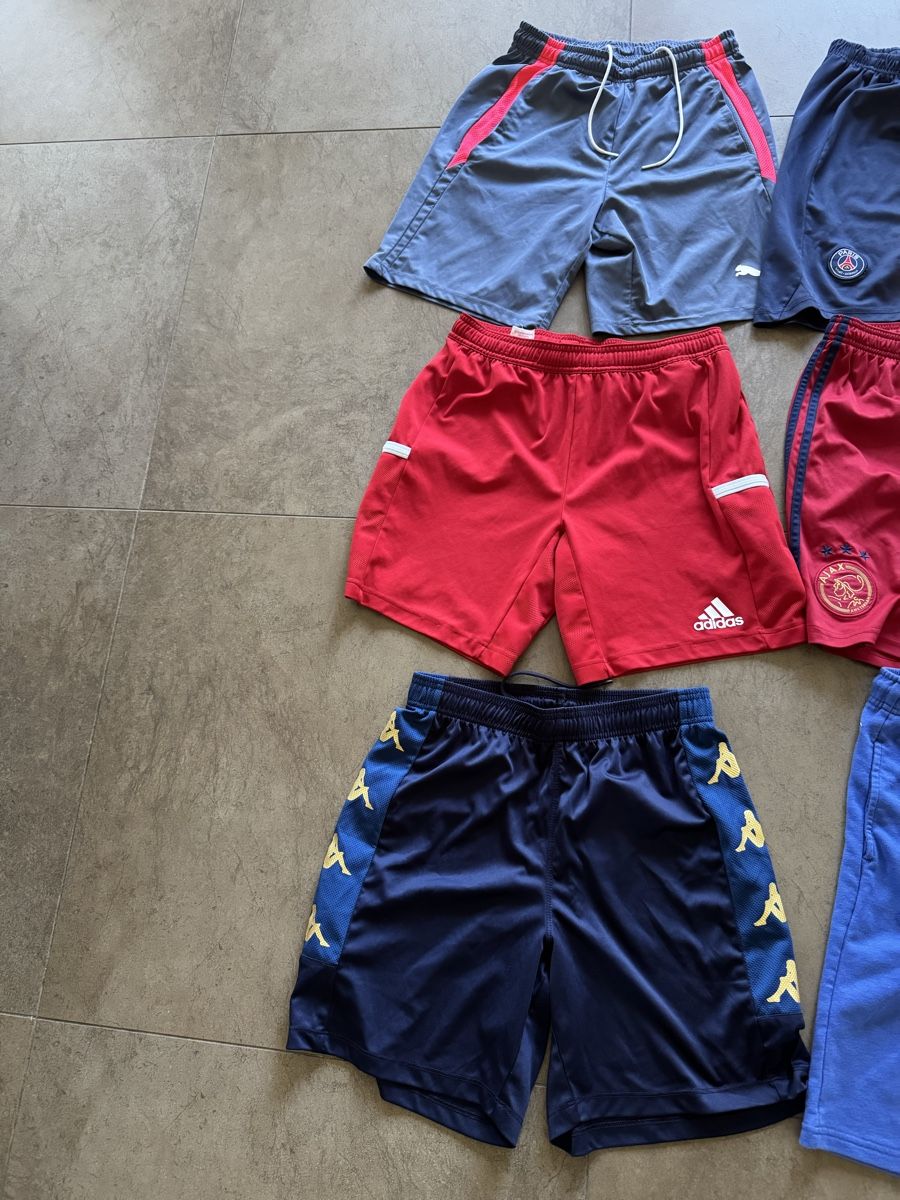 Lotti & Set di vestiti: Lot de 6 short enfant  – Usato da Corpataux venduto da seniz 2