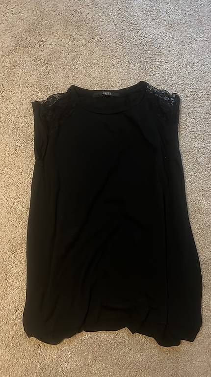 Guess Top: GUESS Oberteil Damen S – Usato da Thalwil venduto da Jarondy