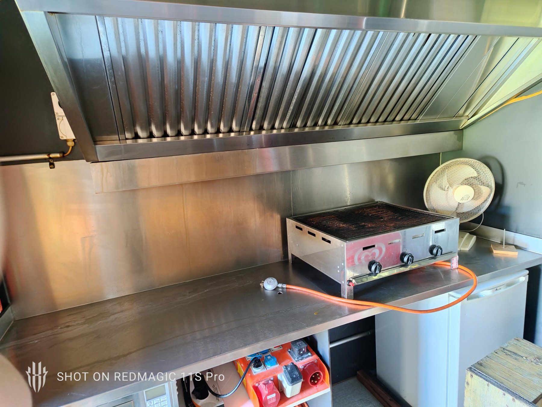 Rimorchi: Gastro Anhänger gebraucht – Usato da Schöftland venduto da Cinema_8_AG 6