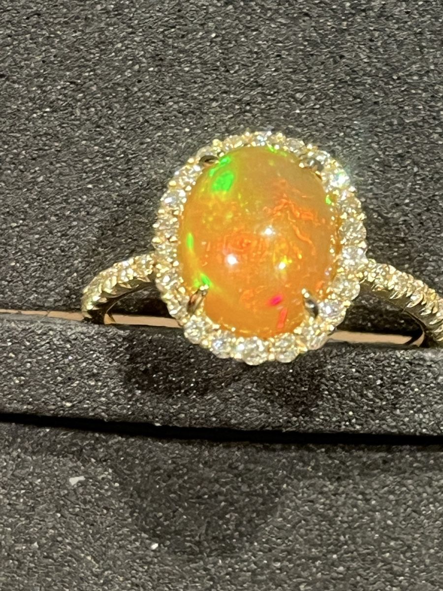 Anelli: Juwelenring mit Opal, 18 K – Nuovo (secondo la descrizione) da Erlenbach ZH venduto da mahiletti 1