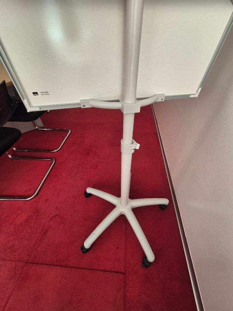 Wandtafeln: Flipchart mit Rollen – Gebraucht aus Feusisberg von Whitefir 2