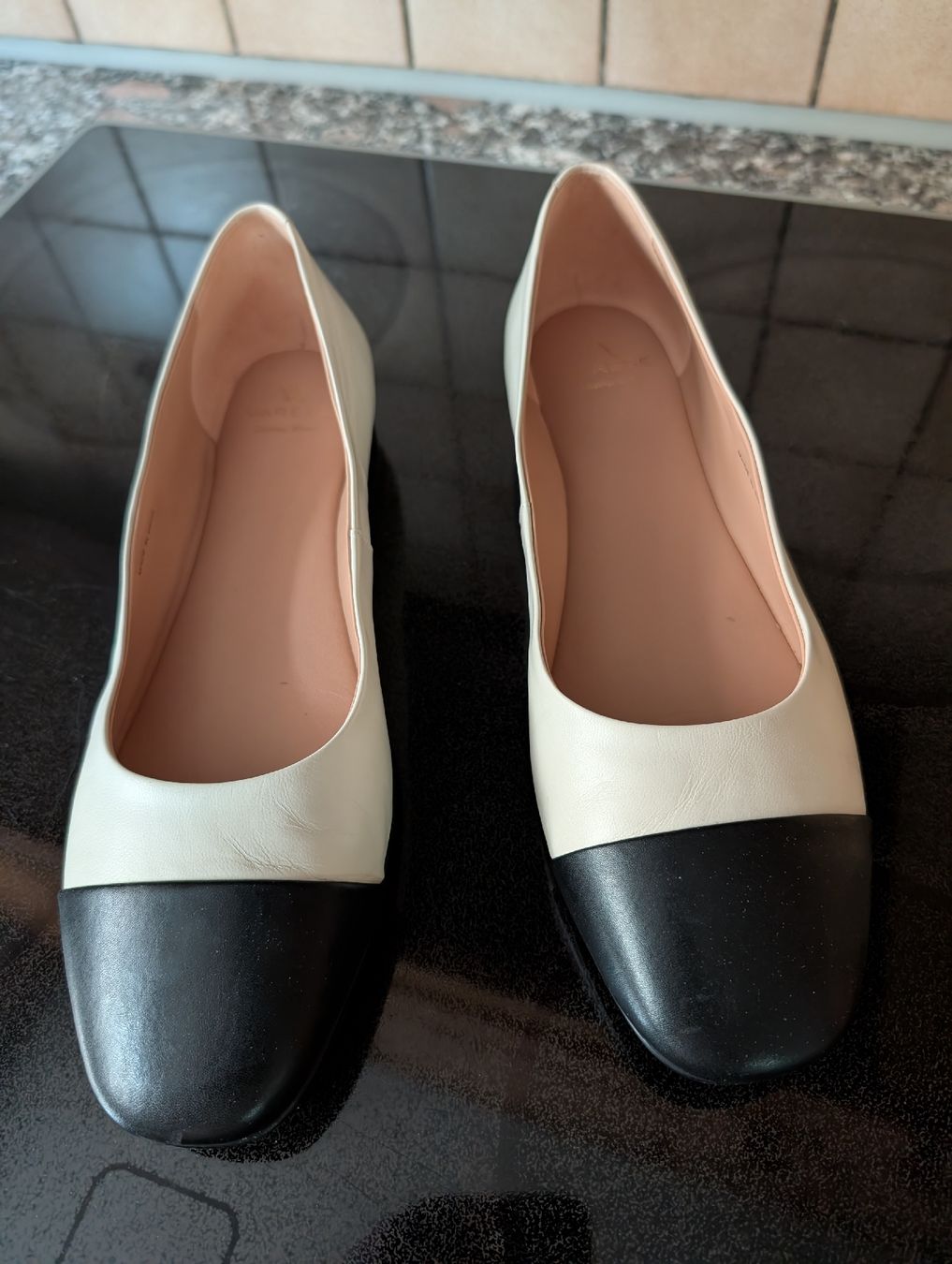 Damenschuhe: Ballerinas Leder schwarz-weiss Grösse 39 – Neu (gemäss Beschreibung) aus Adelboden von Markusandra