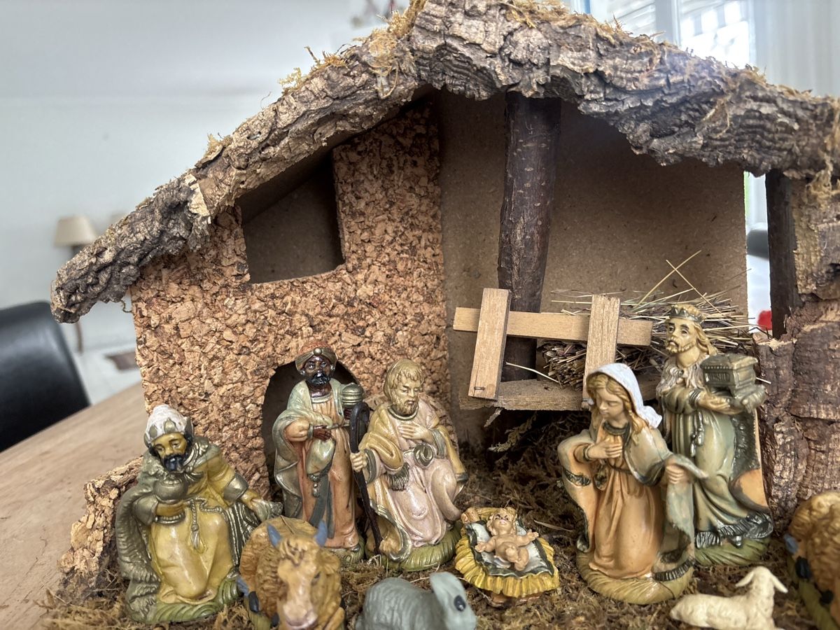 Alle Dekorationen: Wunderschöne Weihnachtskrippe mit Figuren  – Gebraucht aus Kriens von Mollinos 2