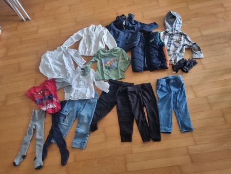 Kleiderpaket Kinder Junge 15-teilig Grösse 92-98 Mix