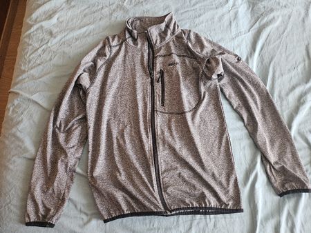 Veste NRG taille S grise en parfait état,idéale 🍂