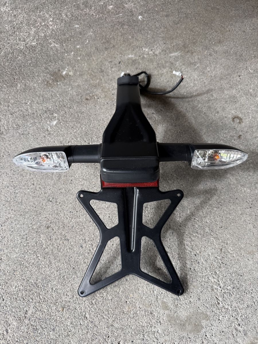 Tutti i ricambio per moto: Support de plaque moto – Usato da Onex venduto da mojo1290