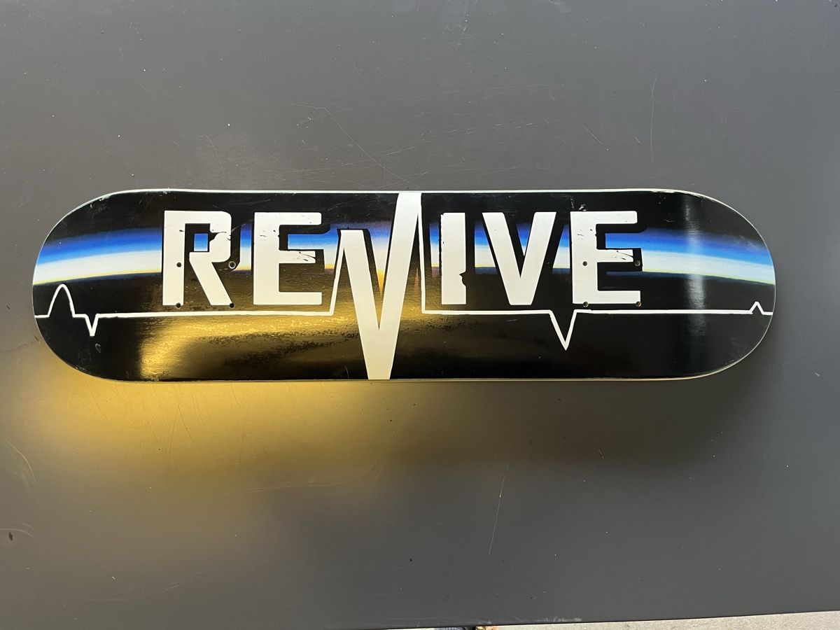 Skateboards: Skateboard Deck Revive (Neu) – Neu und originalverpackt aus Wallisellen von lukiamsi