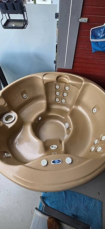 Whirlpool: Whripool 5 Personen – Usato da Altstätten SG venduto da nan_rx5t 1