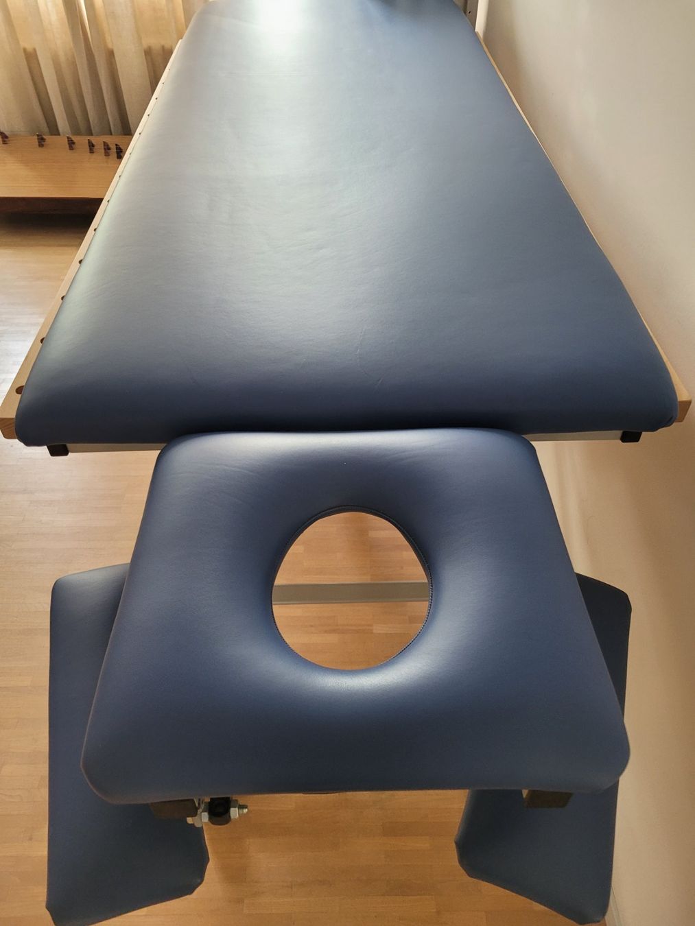 Chaises longues: Therapie- /Massageliege – D'occasion à Winterthur par Midsommar88 2